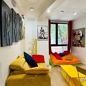 Pop Artiste Configure En Galerie Dart A 200 M Du Centre Avec Parking Prive Et Securise Gratuit Dans Copropriete Aviñón